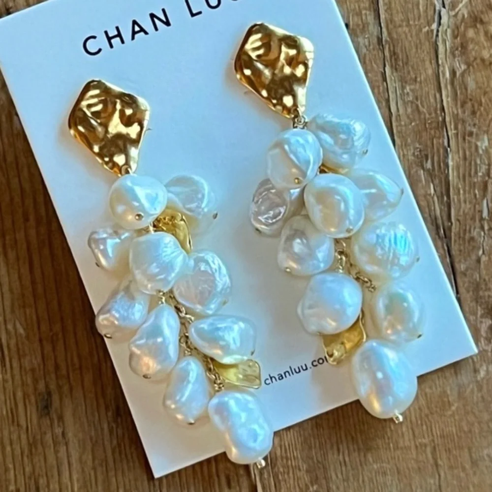 πΊπHPππΊ NWT Anthropologie Chan Luu Gold and Pearl Cluster Chandeliers - Picture 12 of 15